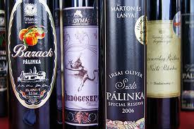 PÁLINKA. Es la bebida alcoholica más típica, tiene minimo 40° de alcohol